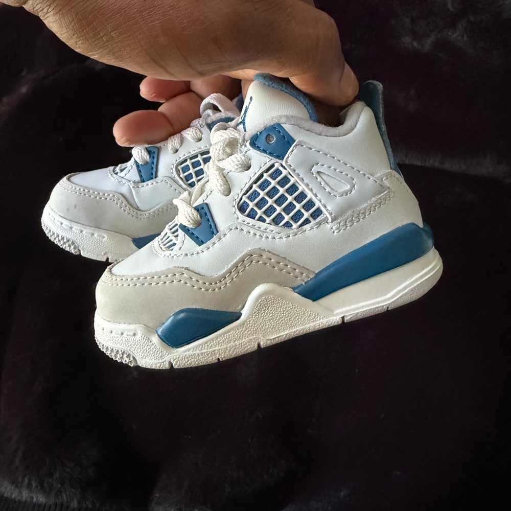 Jordan Kids Retro 3 White and Blue Sneakers